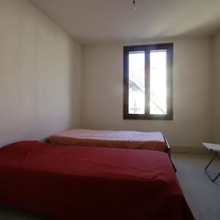 Maison Spacieuse A Avec Parking Inclus *